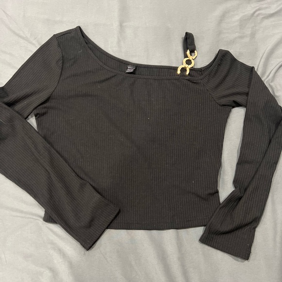 Black long sleeve top with chain detail - Picture 2 of 2
